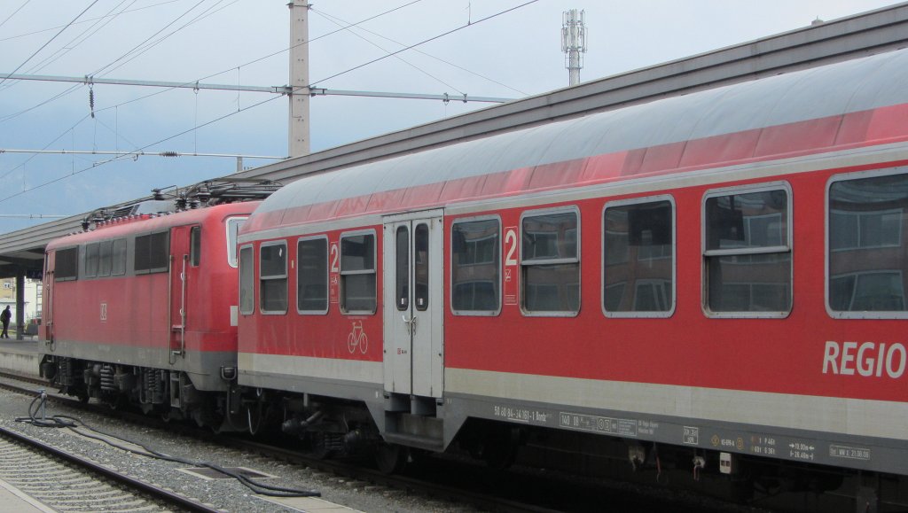 111 002, REX 5421 (Innsbruck Hbf->Mnchen Hbf); Innsbruck Hbf am 14.4.2012.