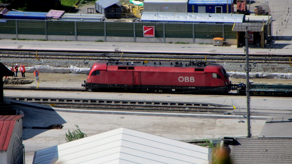 1116 106 fuhr am 4.5.2012 durch den sich im Umbau befindenden Bahnhof Brixlegg Richtung Wrgl.