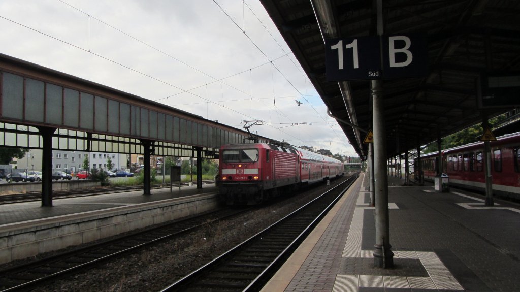 143 280 mit RE 12007 (Saarbrcken Hbf - Koblenz Hbf) in Trier Hbf.(6.8.2012)