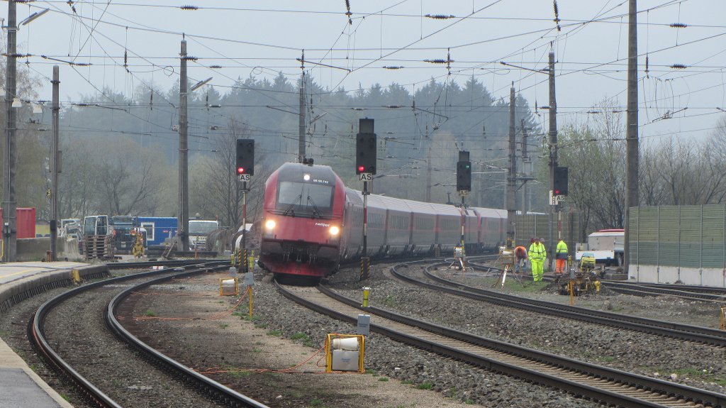 80 90 743, RJ 663  powered by Neue Mittelschule  (Bregenz->Wien Westbahnhof); Brixlegg am 14.4.2012.