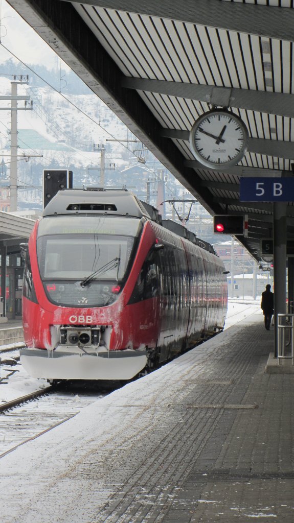 Am 14.Februar 2012 kam der Innsbrucker 4024 091-2 pnktlich um 12:47 mit REX 5216 aus Wrgl Hbf in Innsbruck Hbf an, um dann als S4 um 12:52 Richtung Brennero/Brenner zu fahren.