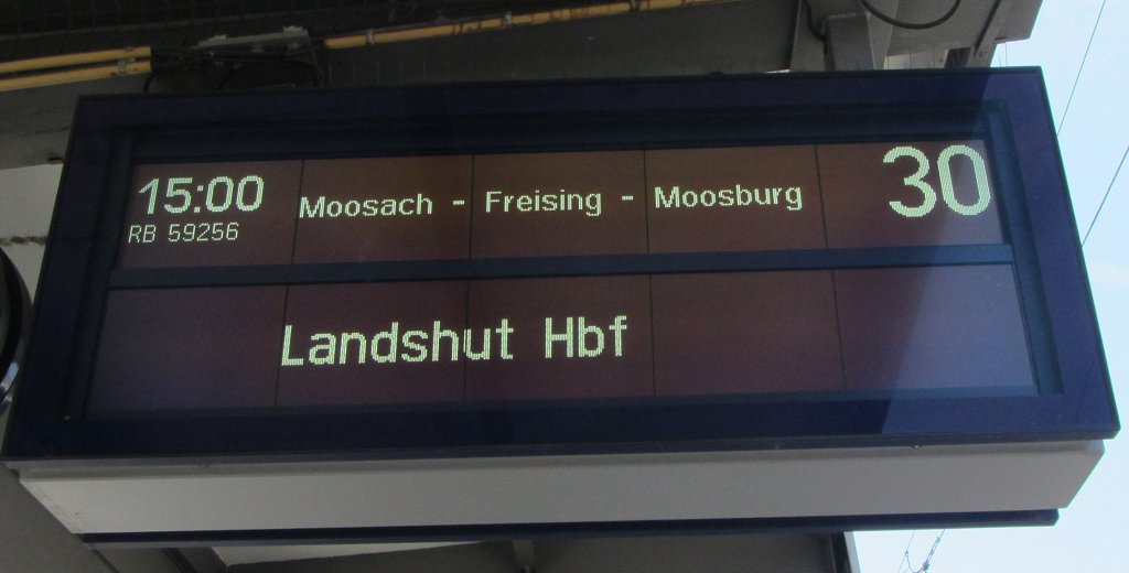 Anzeiger fr die RB nach Landshut am 24.7.2012 in Mnchen Hbf.