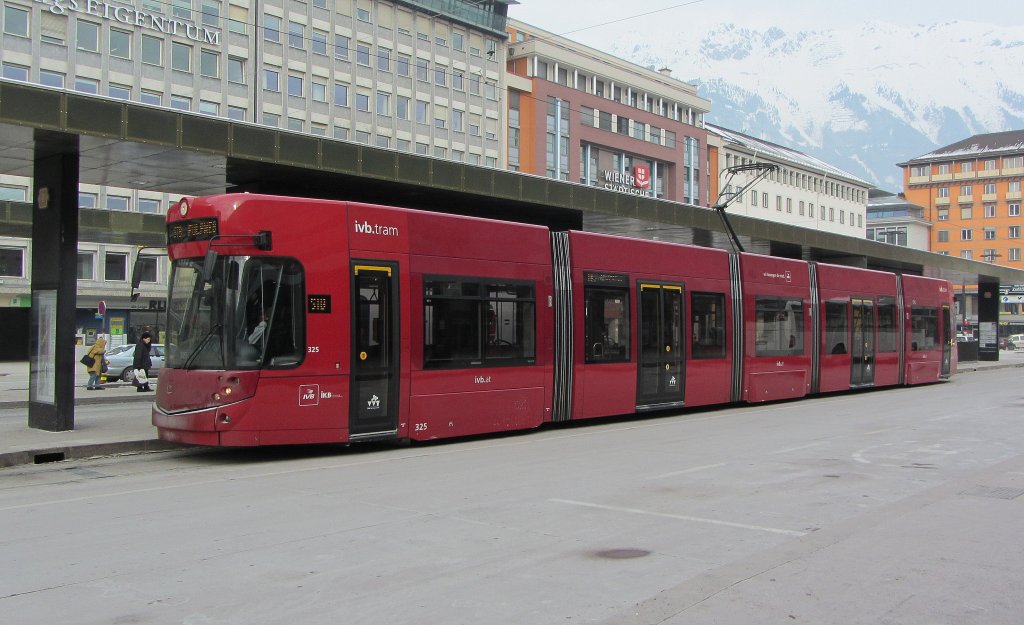 Bombardier Flexity als STB (Innsbruck-Mutters) in Innsbruck am 13.2.2012.