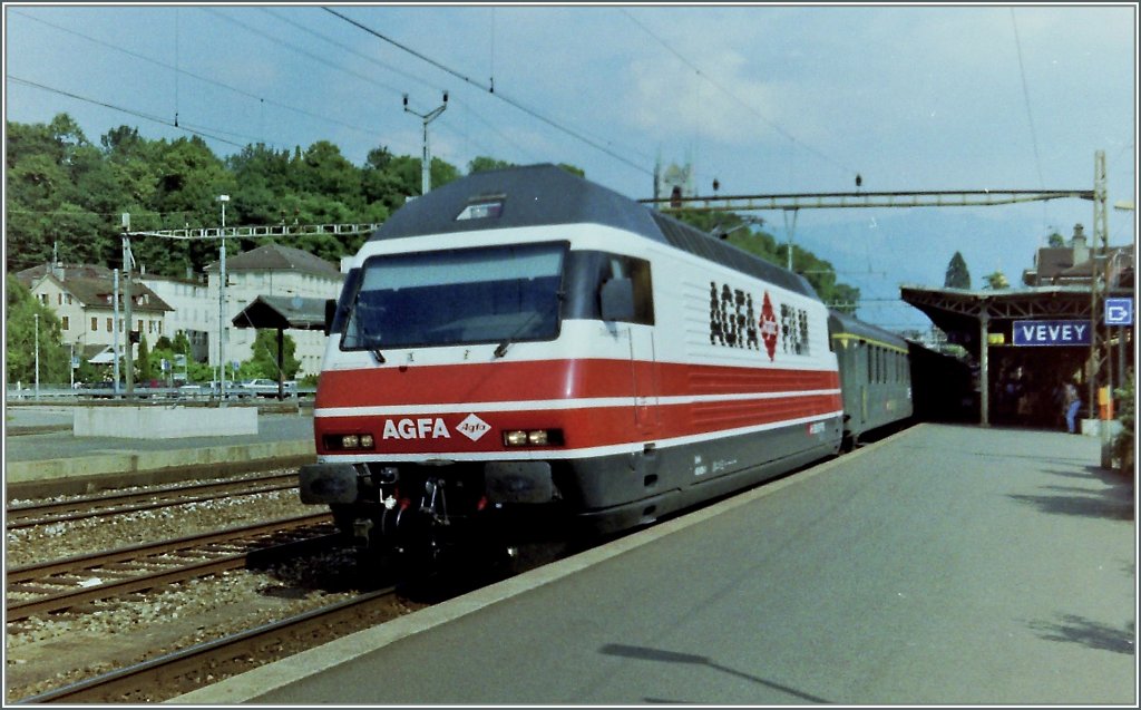 Die Ur - SBB Werbelok: Re 460 015-1  AGFA -Film in Vevey. 
Gescanntes Negativ, Augst 1994