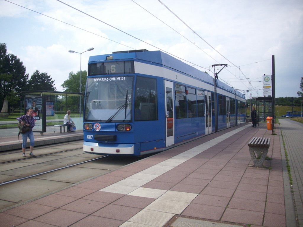 Straenbahn 687 der Rostocker Straenbahn AG an der Haltestelle Stadthalle am 10.07.2012