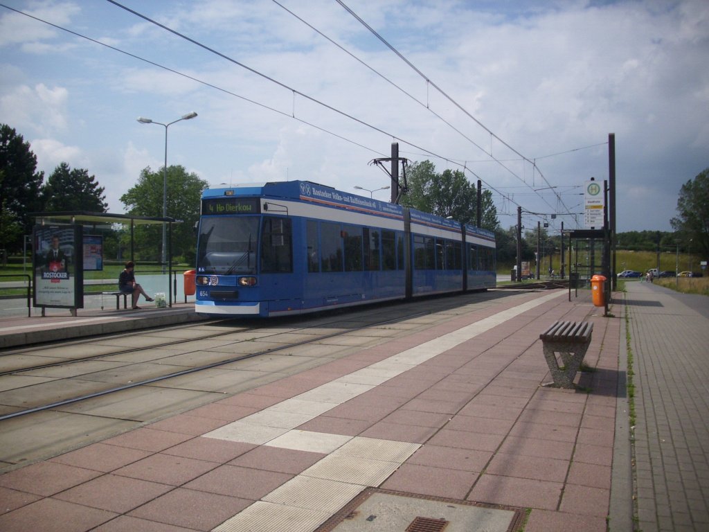Straenbahn Nr. 654 der Rostocker Straenbahn AG, an der Stadthalle fotografiert. (10.07.2012