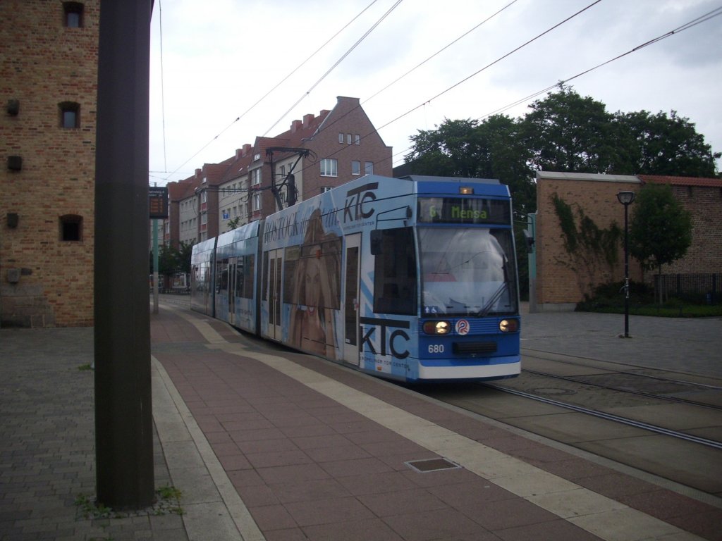 Wagen 680 der Rostocker Straenbahn AG, am Steintor fotografiert. (10.07.2012)
