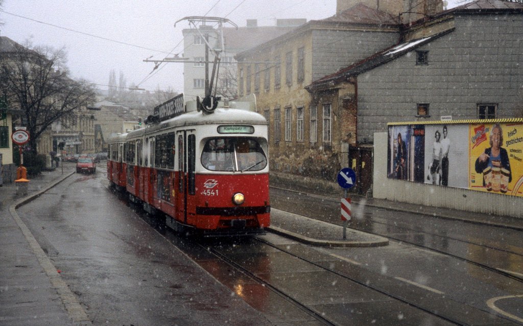 Wien Wiener Linien SL J (E1 4541) Ottakring, Ottakringer Strasse (Endstation) am 19. Mrz 2000.