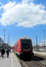 RE 79023 (Mnchen Hbf Gl. 5-10 - Salzburg Hbf) im Startbahnhof.(18.5.2013)