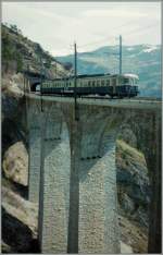 BLS Sdrampen Klassiker: Der Lugelkinn Viadukt bei Hohtenn.
Gescanntes Negativ, April 1993