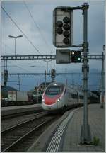 SBB ETR 610 von Milano nach Basel beim Halt in Spiez.
29. Juni 2011