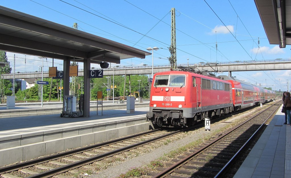 111 200 mit RE 79011 (Mnchen Hbf - Salzburg Hbf) in Rosenheim.(18.5.2013)