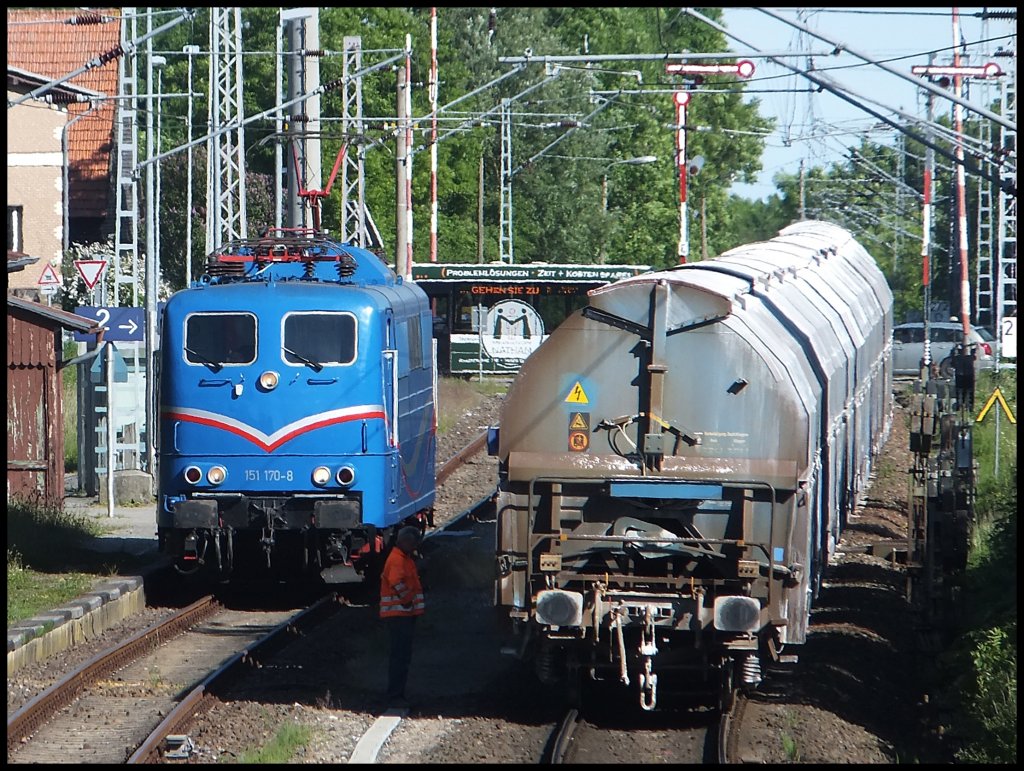 151 170-8 und die dazugehörigen Kreidewagen in Lancken am 10.06.2013