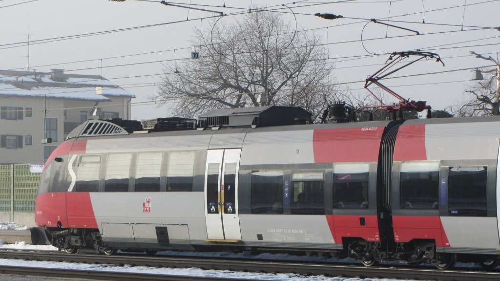 Am 27.Dezember 2011 kam der Innsbrucker 4024 072 von Kufstein nach Telfs-Pfaffenhofen auch in Brixlegg vorbei.