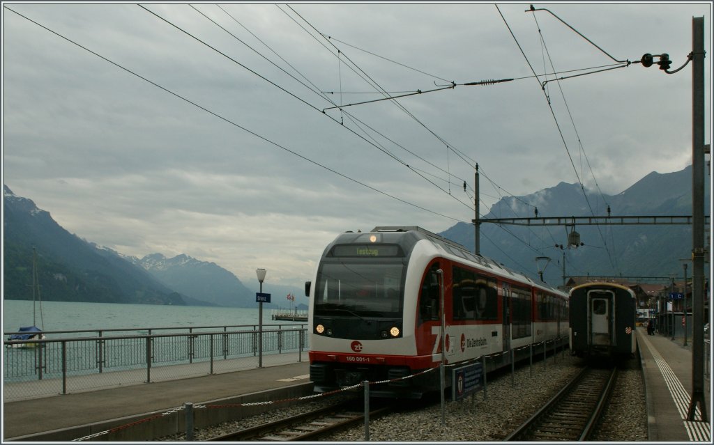 Der 160 001-1 auf Testfahrt beim Halt in Brienz. 
1. Juni 2012
