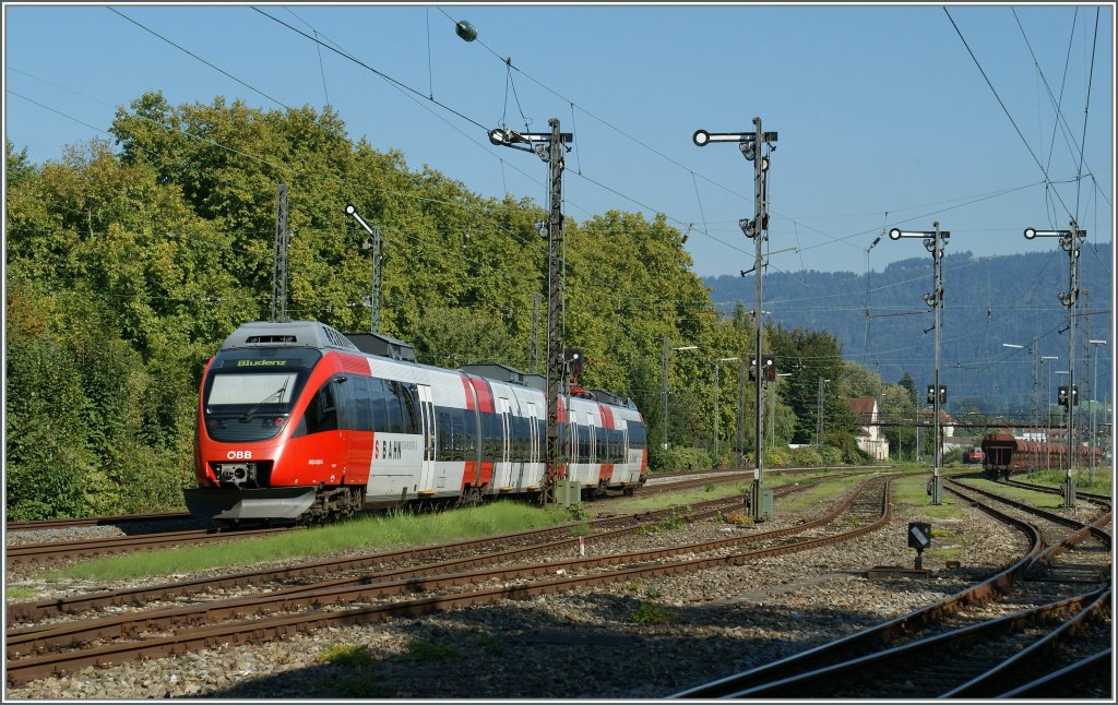 Der 4024 028-5 im Einsatz fr die S-Bahn Vorarlberg und unterwegs nach Bludenz bei der Durchfahrt in Lindau Reutin. 
21.09.2011