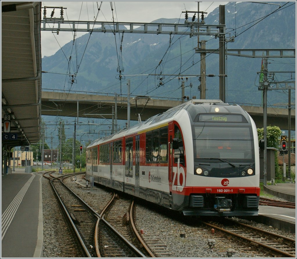 Der neue  zb  ABeh 160 001-1 als  Testzug  in Interlaken Ost.
1. Juni 2012