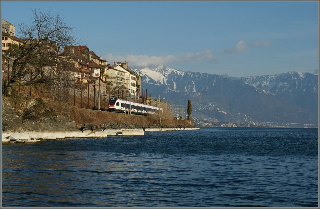 Ein Flirt Richtung Lausanne bei St-Saphorin. 
11. Mrz 2012