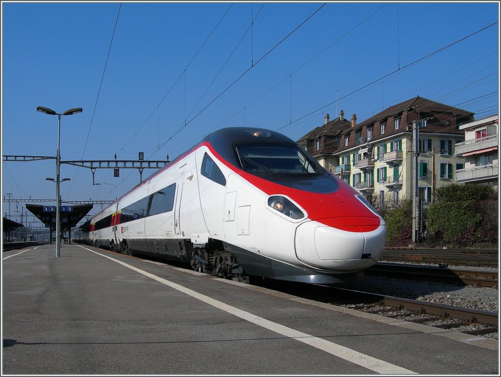 ETR 610 von Genève nach Milano bei der Durchfahrt in Renens (VD).
22. Feb. 2012