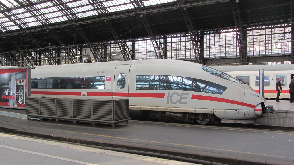 ICE  Celle  steht mit offener Klappe im Klner Hbf.(4.8.2012)