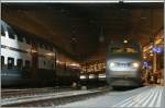 Die dunkle, tiefe Bahnhofshalle eignet sich kaum zum Fotografieren, trotzdem habe ich es hier mit dem TGV Lyria versucht.