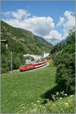 Sonstige/211463/mgb-hge-44-mit-einem-reisezug MGB HGe 4/4 mit einem Reisezug von Zermatt nach Brig bei Neubrck. 
22. Juli 2012